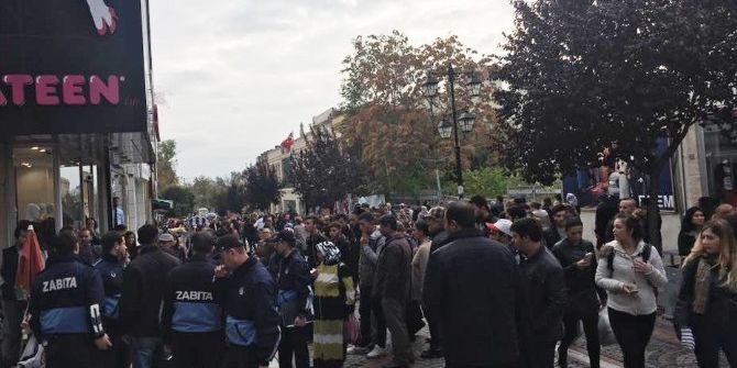 Seyyar Satıcılarla Zabıtanın Kavgasında Yumruklar Konuştu