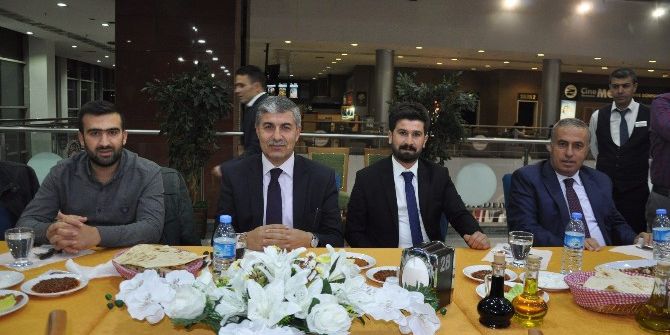 Başkan Aksoy, Ak Partili Gençlerle Buluştu