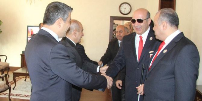 Vali Çataklı, Tebrikleri Kabul Etti