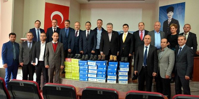 Çorlu Tso’dan 860 Öğrenciye Ayakkabı Yardımı