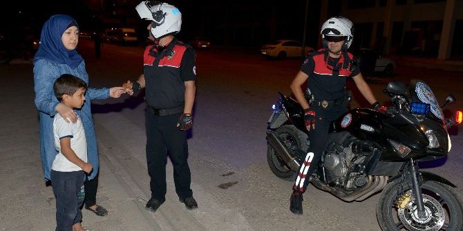 Suriyeli Kadın İçinde Para Bulunan Cüzdanı Polise Teslim Etti
