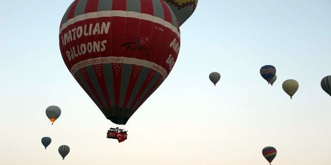 Kapadokya’da Balonlar Cumhuriyet Bayramı İçin Havalandı