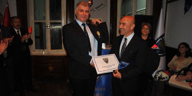 Başkan Soyer’e Üstün Hizmet Ödülü