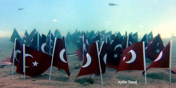 Cumhuriyet Coşkusunu Denizin Dibine Taşıdılar