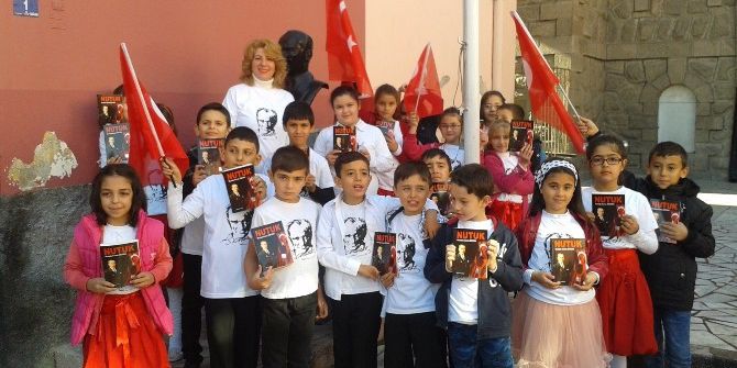 Öğretmenlerinden “Cumhuriyet Çocuklarına” Anlamlı Hediye