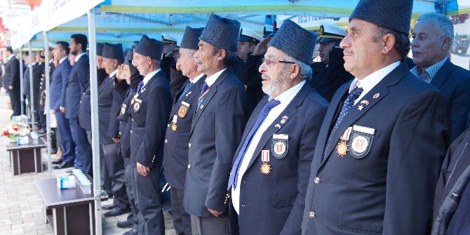 Lapseki’de Cumhuriyet Bayramı Törenle Kutlandı