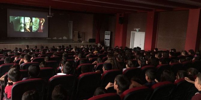 Silopi’de Öğrenciler Sinema Filmi İzledi