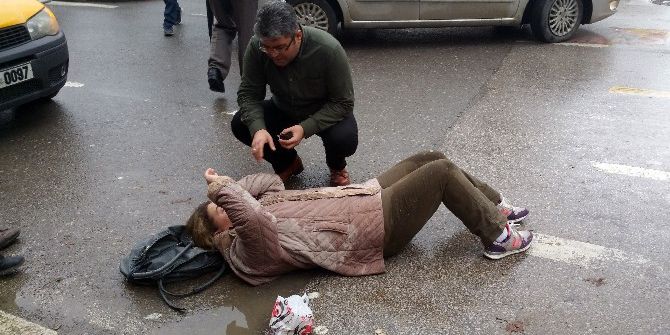 Geri Gelen Minibüs Altında Kaldı