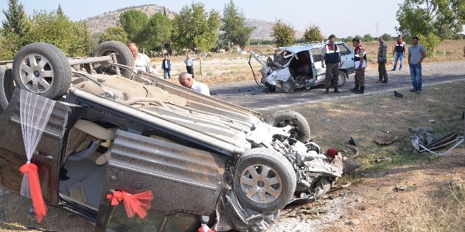 Gelin Arabası İle Otomobil Çarpıştı: 1 Ölü, 3 Yaralı