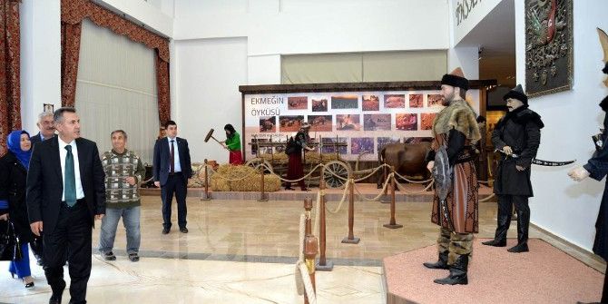 Vali Elban’dan “Bilecik Belediyesi Yaşayan Kent Müzesi”nde İnceleme