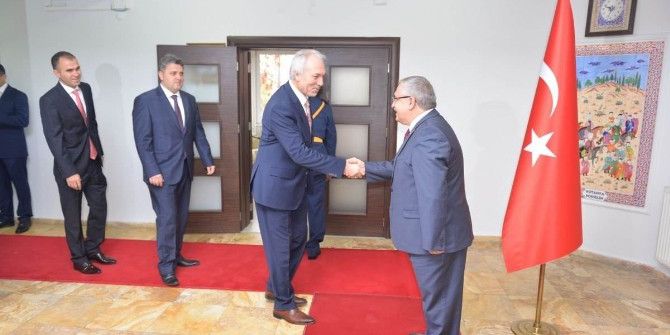 Vali, Tebrikleri Kabul Etti