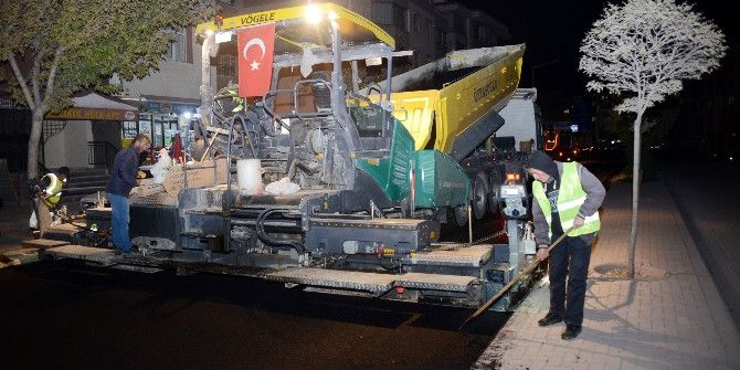Ali Ulvi Kurucu Caddesinde Asfalt Yenileniyor