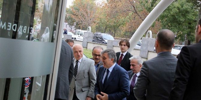 Abdullah Gül Hastanede Yatan Babasını Ziyarete Geldi