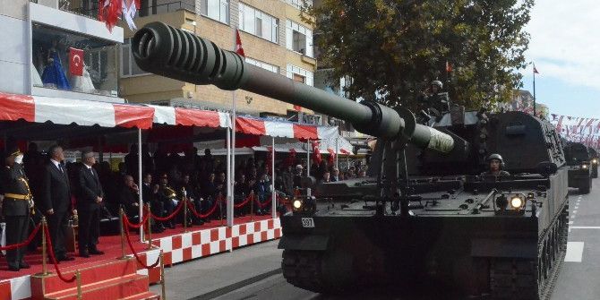 Tanklar Bu Kez Cumhuriyet İçin Sokaklara Çıktı