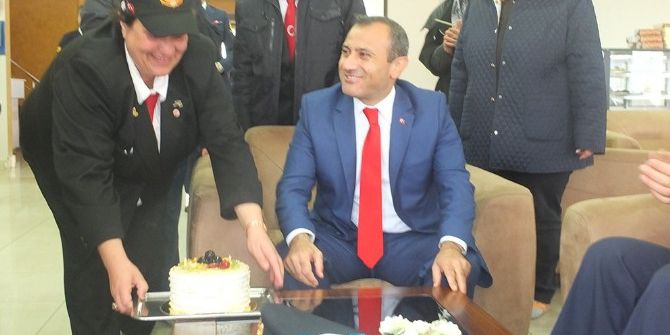 Gazi Ve Muhtarlardan Kaymakam’a Doğum Günü Sürprizi