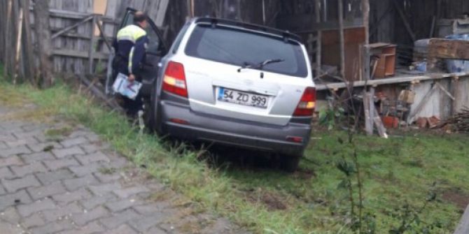 Otomobil Evin Bahçesine Uçtu: 6 Yaralı