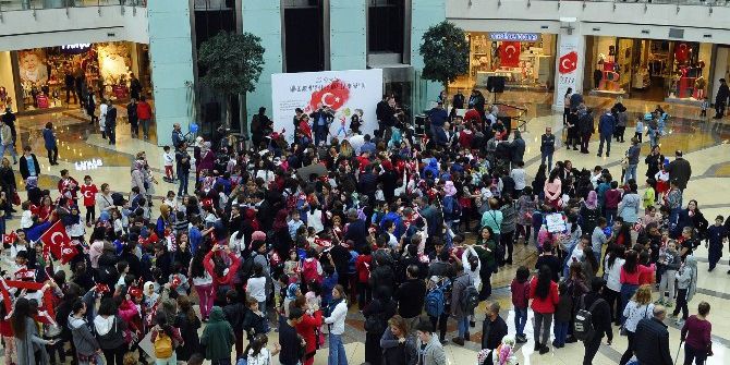 493 Çocuk Bando Eşliğinde Avm’de Yürüdü