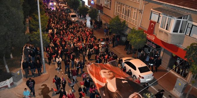 Hayrabolu’da Coşkulu Fener Alayı