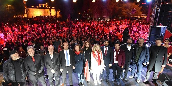 Cumhuriyet’in 93’üncü Yılı Beşiktaş’ta Coşkuyla Kutlandı