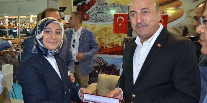 Bakan Çavuşoğlu Yörex’te Erzurum Standını Ziyaret Etti
