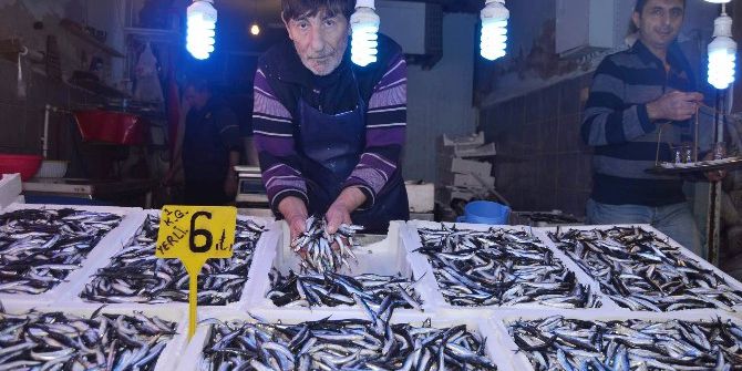 Yerli Hamsi Tezgahları Süsledi