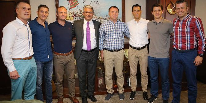 Süper Lig Hakemlerinden "Karşıyaka’nın Filizleri"ne Destek