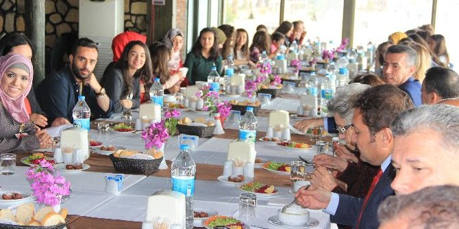 Filistinli Öğrencilere Veda Yemeği