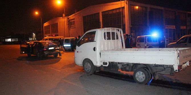 Kamyonet Otomobile Arkadan Çarptı: 1 Yaralı