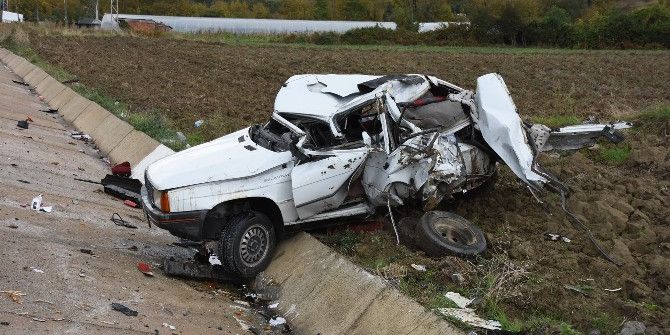 Tır Otomobile Çarptı: 3 Yaralı