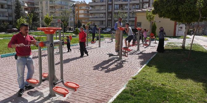 Haliliye Belediyesinden Şehit Mustafa Direkli Parkına Yeni Spor Aletleri