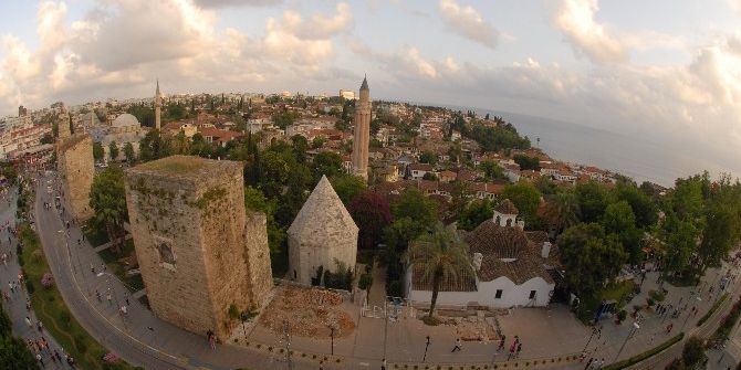 Antalya Tarihi Kaleiçi’nde Günısı Ve Çanak Anten Yasaklanıyor