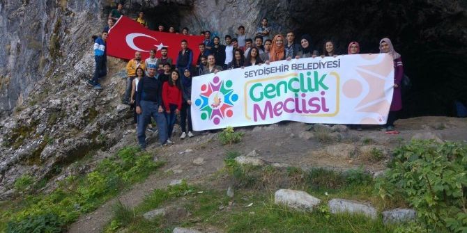 (Tekrar) Gençlik Meclisi’nden Ferzene Mağarasına Doğa Yürüyüşü Etkinliği