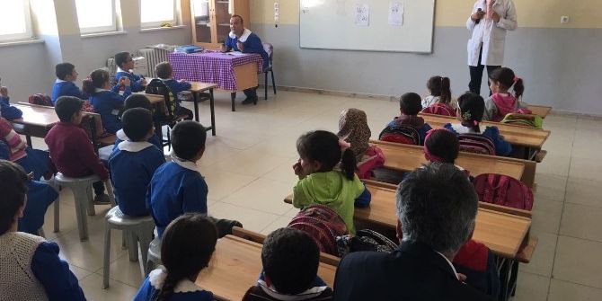 Büyükşehir Tiyatrosu İlçeleri Geziyor