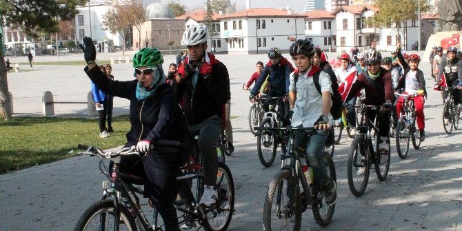 “Türkiye İçin Bayrak Salla” Sloganıyla Pedal Çevirdiler
