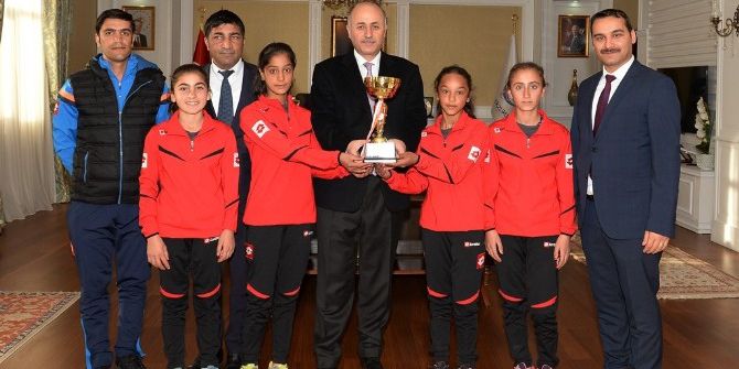 Vali Azizoğlu, Küçük Şampiyonları Makamında Ağırladı