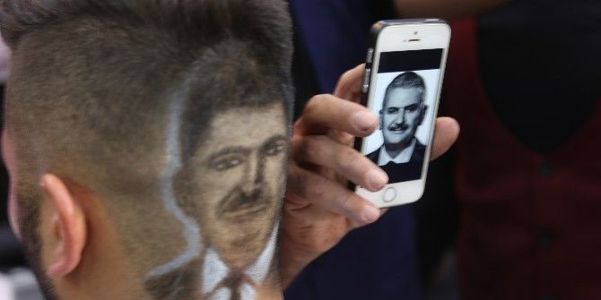 Başbakan’ın Portresini Saça Yansıttı