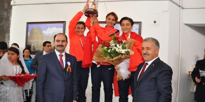 Posta Dağıtıcıları Yürüyüş Balkan Şampiyonası’da Dereceye Girenlere Ödülleri Verildi