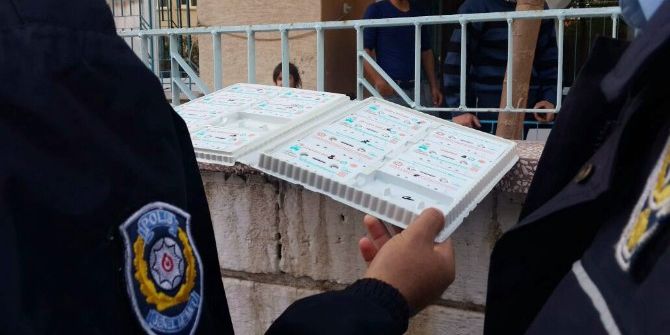 Şüpheli Paketten Kaset Çıktı