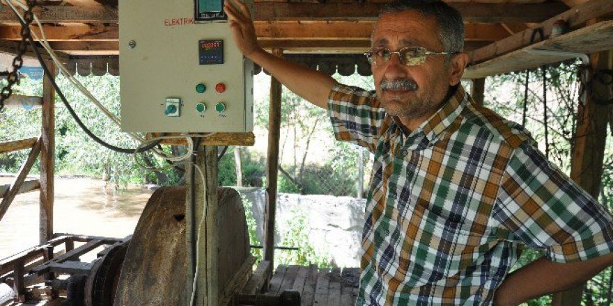 Kendi Elektriğini Kendisi Üretiyor