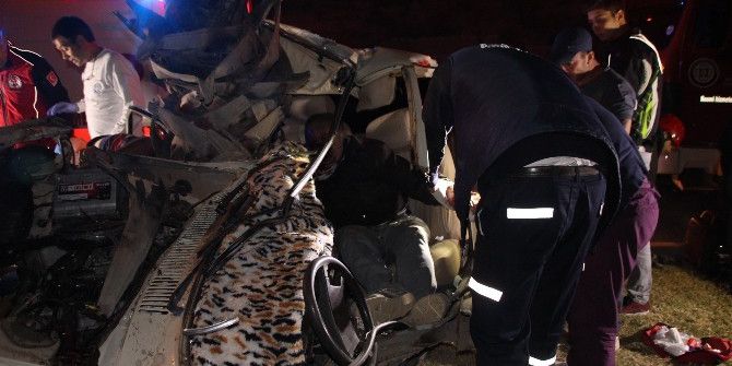 Bodrum’da Feci Kaza, Otomobil İkiye Bölündü; 1 Öldü, 1 Yaralı