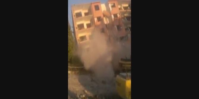 Attığı Taşla 5 Katlı Binayı Böyle Yıktı...