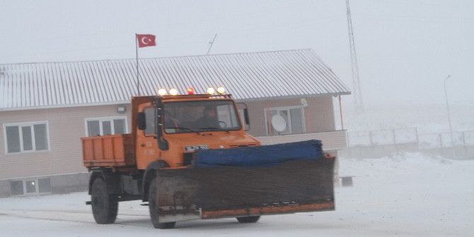 Ardahan’da Yüksek Kesimlerde Kar Yağışı