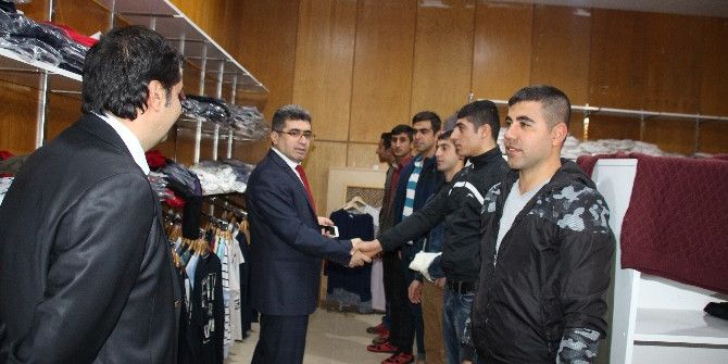 Varto’da 30 Teskereci Askere Giyim Desteği