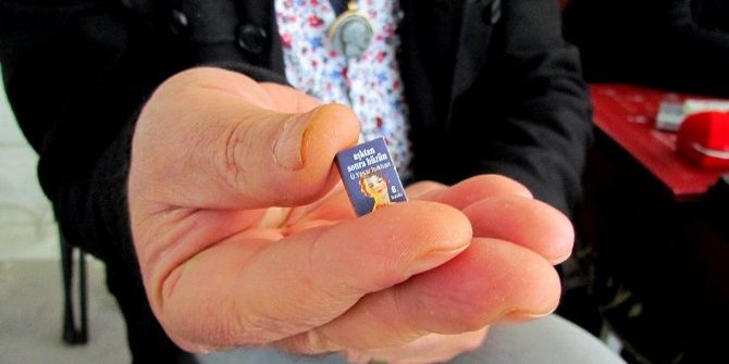 İşte Dünyanın En Küçük, En Hafif Ve En Pahalı Şiir Kitabı