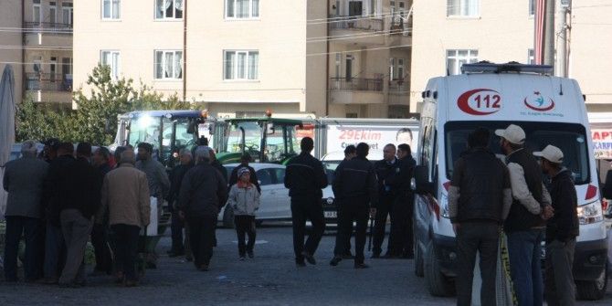 Pazarda Yer Kavgası: 2 Yaralı