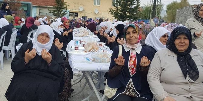 Başkan Yalçın, Merhum Babası İçin Mevlit Okuttu