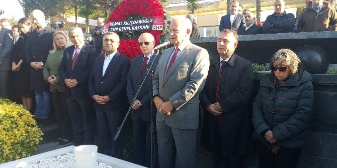 Erdal İnönü Ölümünün 9. Yılında Mezarı Başında Anıldı