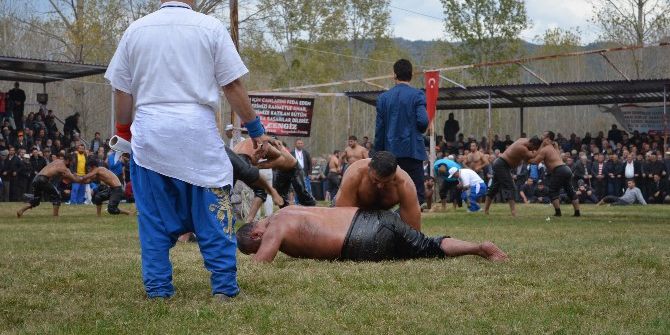 Kargı Güreşlerinde Recep Kara Başpehlivan