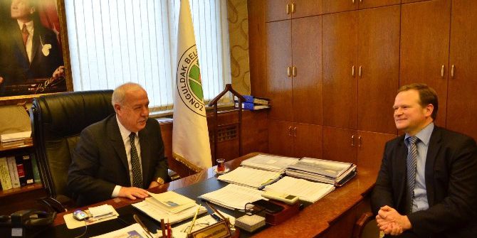 Belediye Başkanından Alman Vekile “Sığınmacı” Sorusu