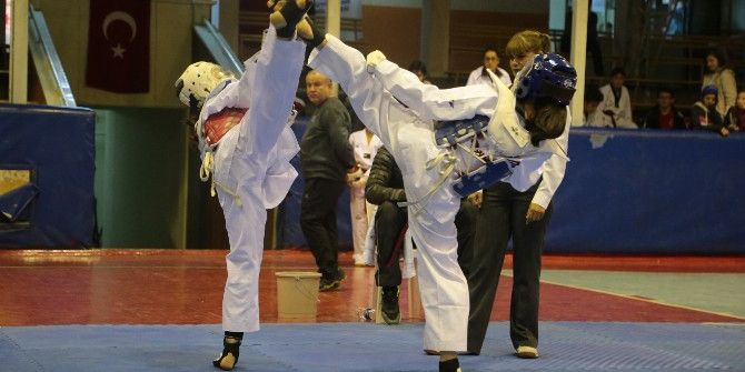 15 Temmuz Demokrasi Şehitleri Anma Taekwondo Turnuvası Sona Erdi